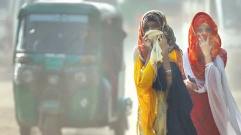 ছুটির দিনেও দূষিত বাতাসের শহরের তালিকায় শীর্ষে ঢাকা