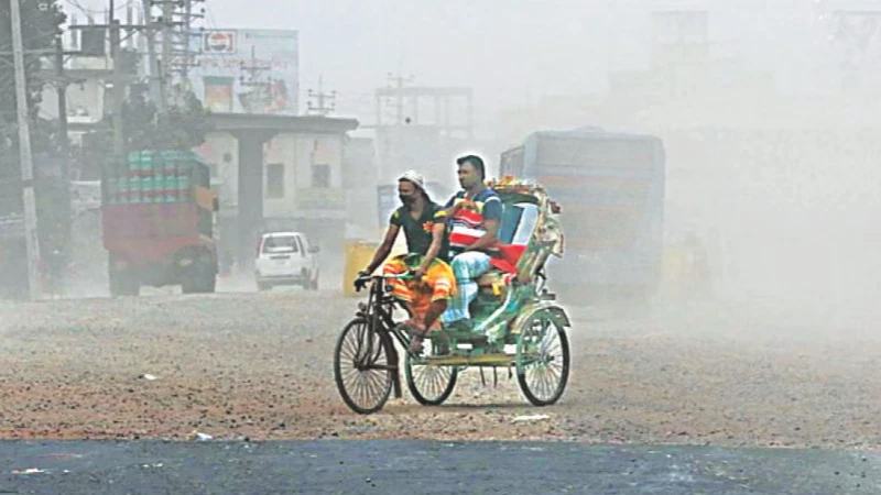 ‘অস্বাস্থ্যকর’ বাতাস নিয়ে আজ বিশ্বের তৃতীয় দূষিত শহর ঢাকা