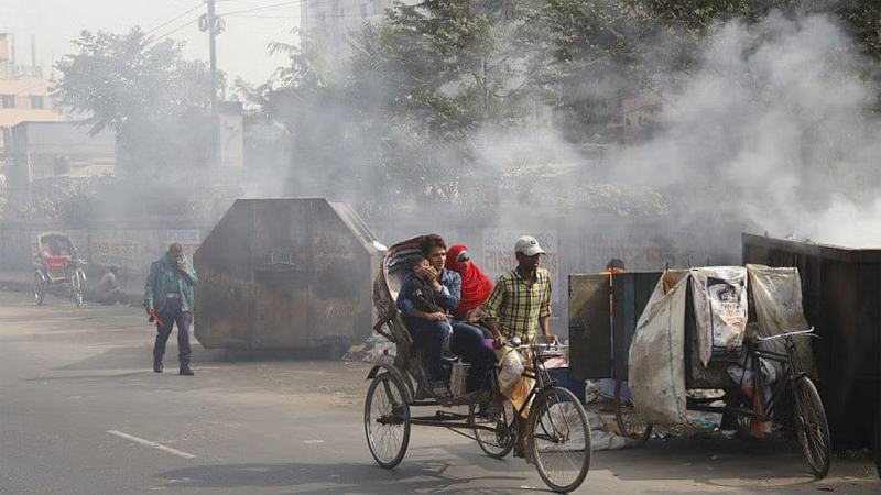 ঢাকার বাতাস আজ ‘সংবেদনশীলদের জন্য অস্বাস্থ্যকর’