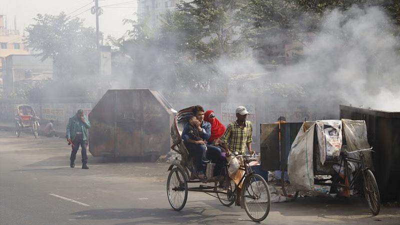 ঢাকার বাতাস আজ ‘সংবেদনশীলদের জন্য অস্বাস্থ্যকর’