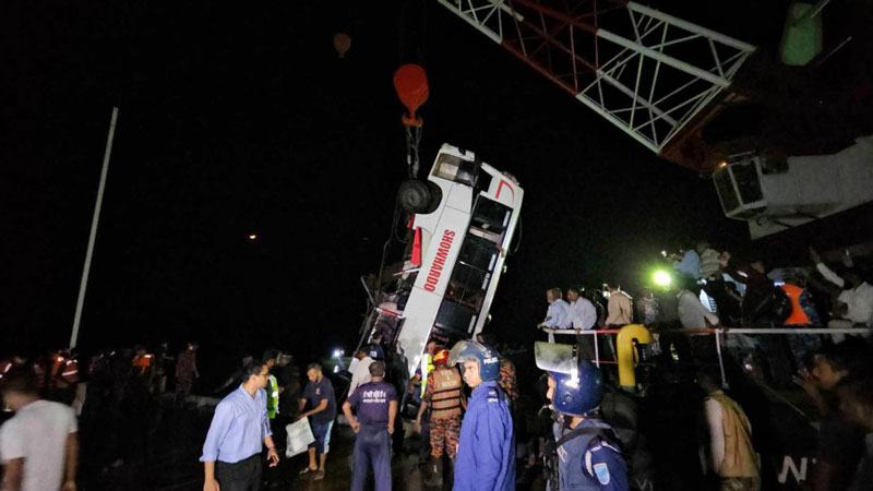 নারী-শিশুসহ ১৬ মরদেহ উদ্ধার এখনো নিখোঁজ অনেকেই
