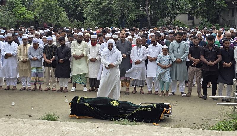 সাভারে দাফন করা হলো কলকাতায় নিহত ব্যবসায়ী বাবুকে