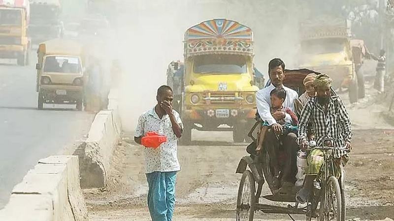 ছুটির দিনে ঢাকার বাতাসের মান ‘অস্বাস্থ্যকর’, দূষণে দশম