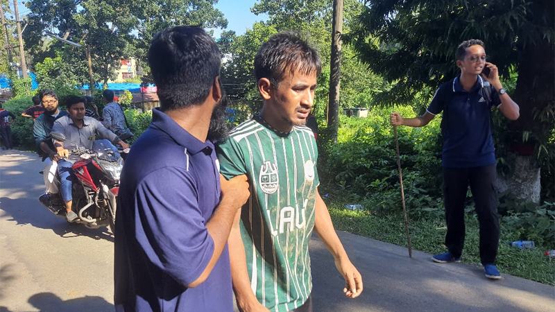 নিরাপত্তাহীন চট্টগ্রাম বিশ্ববিদ্যালয়, আহতদের সারি বাড়ছেই