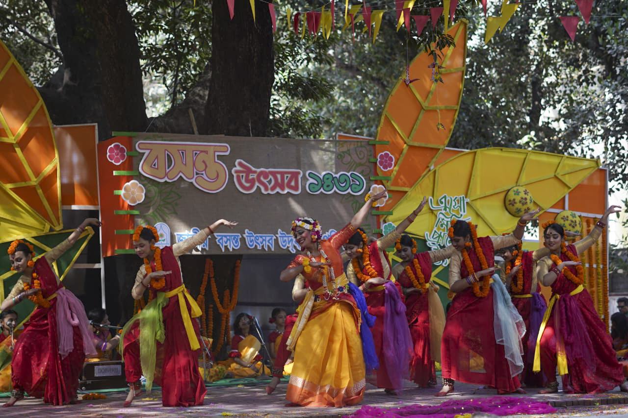 চারুকলায় বসন্ত উৎসব