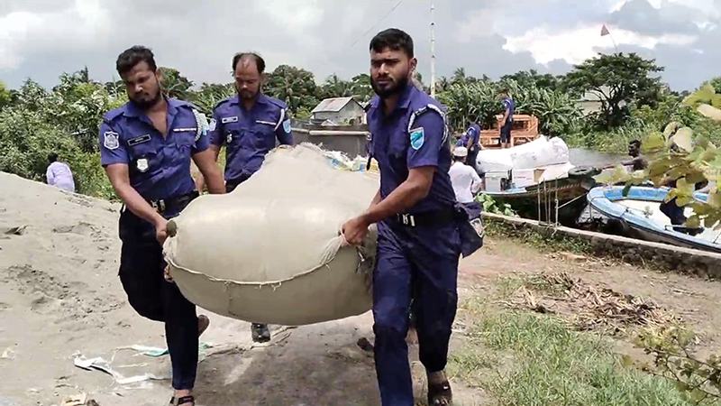 গজারিয়ায় পুলিশ ক্যাম্পে অতর্কিত সন্ত্রাসী হামলা, দুই পক্ষের গোলাগুলি,