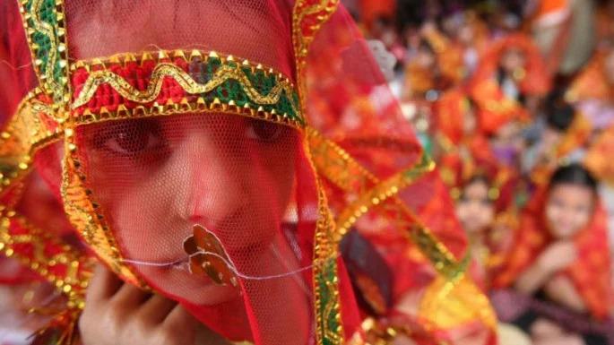 যে শৃঙ্খলে মা বন্দি, মেয়েও কেন তার উত্তরাধিকারী