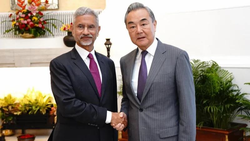 চীন-ভারত প্রতিদ্বন্দ্বী নয়, অংশীদার হওয়া উচিত: চীনা পররাষ্ট্রমন্ত্রী