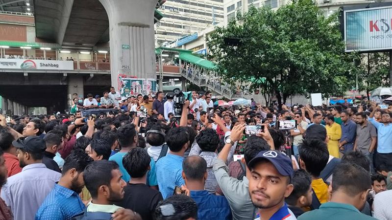 শাহবাগ ছেড়েছে ছাত্রদল, যান চলাচল স্বাভাবিক