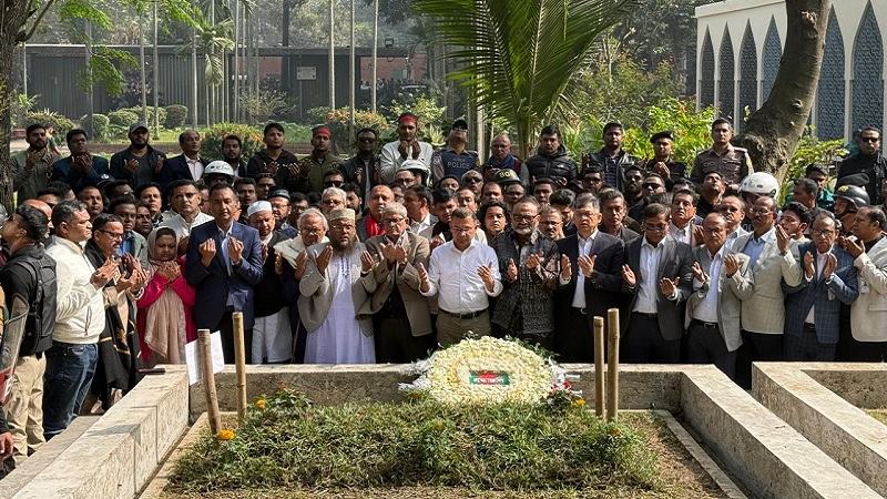 ওসমান হাদির কবরে তারেক রহমানের শ্রদ্ধা