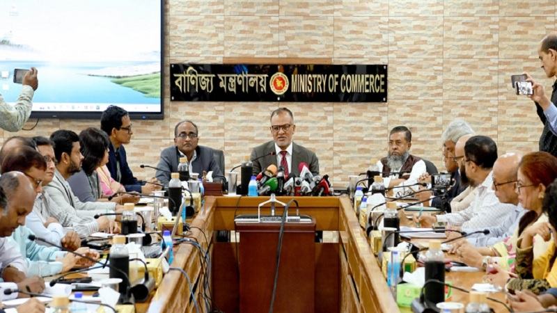 চলতি অর্থবছরে ৬৩.৫ বিলিয়ন ডলারের পণ্য ও সেবা রফতানির লক্ষ্য