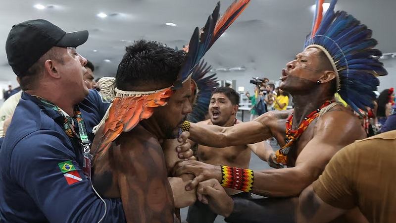 ‘টাকা আমাদের খাবার নয়’, কপ৩০ সম্মেলনে আদিবাসীদের বিক্ষোভ-সংঘর্ষ