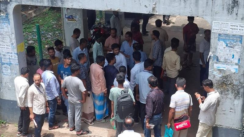 কক্সবাজারে আদালতে হাজিরা দিতে আসা বিএনপি নেতাকে লক্ষ্য করে গুলি, দুজন আহত