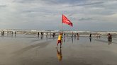 ইনানী সৈকতে গোসলে নেমে প্রাণ গেল পর্যটকের