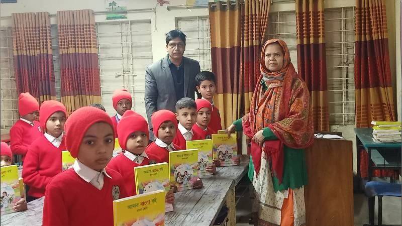 চাঁপাইনবাবগঞ্জে শতভাগ বই দিয়ে শুরু হল প্রাথমিকের শিক্ষাবছর