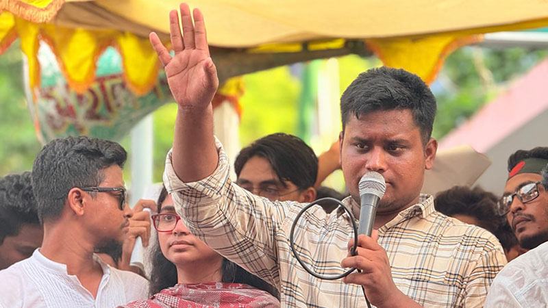 মার্কা দেখে ভোট দেয়ার প্রয়োজন নাই : হাসনাত আব্দুল্লাহ