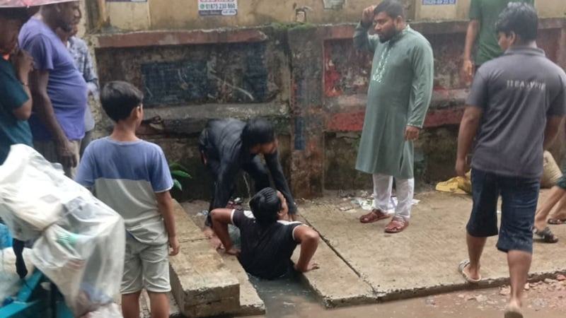 চট্টগ্রামে নালায় পড়ে শিশুর মৃত্যু