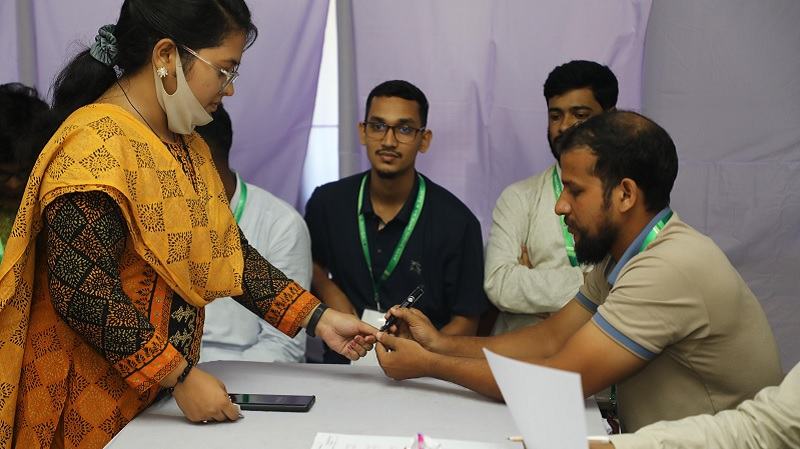 চাকসু নির্বাচনের ভোট গ্রহণ শুরু