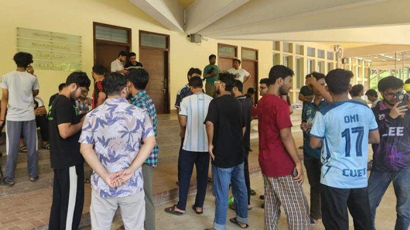 চুয়েটে শাটডাউনের মধ্যেই নিজ দপ্তরে নতুন উপাচার্য