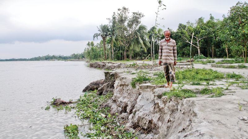জলবায়ু পরিবর্তনের প্রভাবে বাস্তুচ্যুতির নতুন চাপ উপকূল ও নদীভাঙন এলাকায়