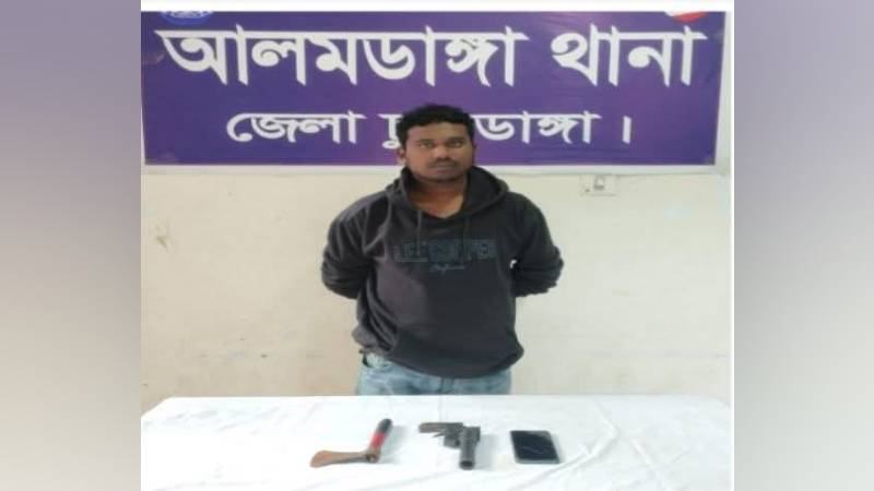চুয়াডাঙ্গায় যৌথ বাহিনীর অভিযানে অস্ত্রসহ এক যুবক আটক