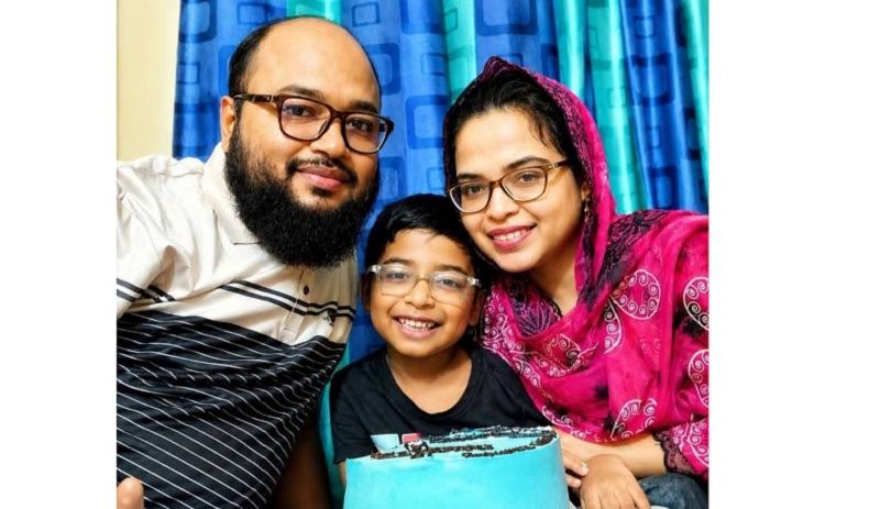 কক্সবাজারে রিসোর্টে আগুনে স্ত্রী-সন্তানসহ ৬ স্বজন হারালেন নুর আলম