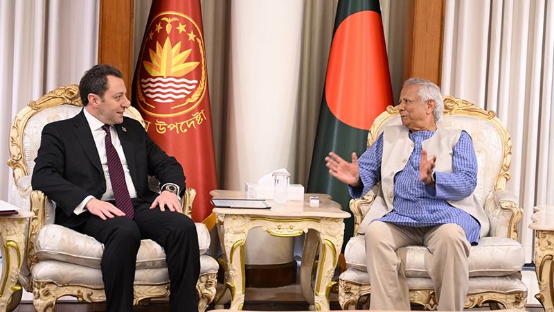 আজারবাইজানের সঙ্গে কানেক্টিভিটি বাড়াতে সম্মত প্রধান উপদেষ্টা