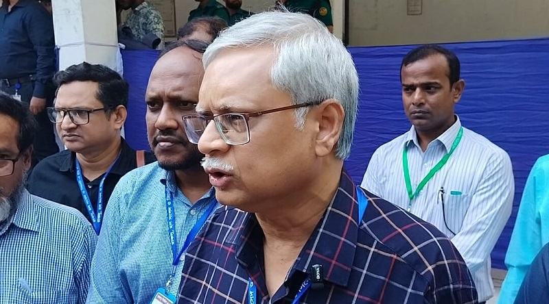 রাকসু নির্বাচন: অমোচনীয় কালি মুছে যাওয়ার অভিযোগ শিক্ষার্থীদের