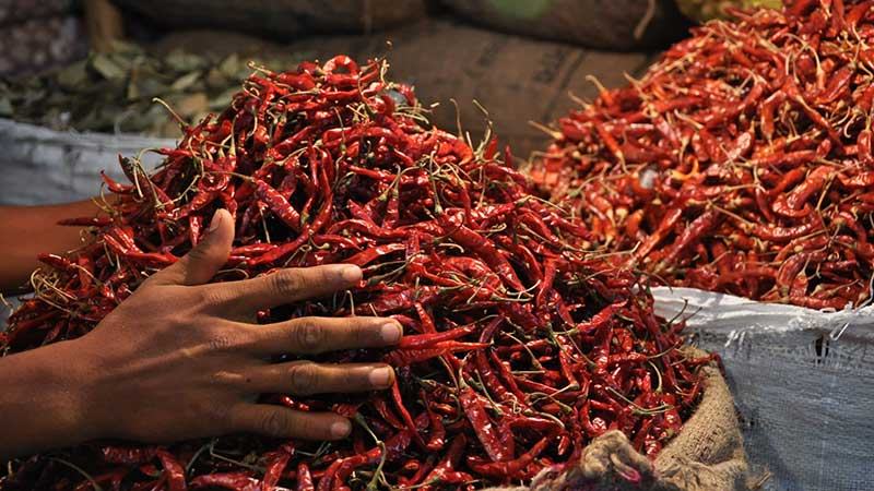 ভোমরা স্থলবন্দর দিয়ে শুকনা মরিচ আমদানি কমেছে