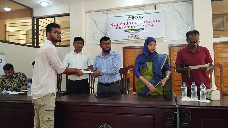 যশোরে ইকোর উদ্যোগে শিক্ষার্থীদের মাঝে বৃত্তির চেক প্রদান