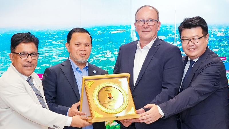 ড্যাফোডিল ইউনিভার্সিটি পরিদর্শনে স্লোভেনিয়ার সাবেক এমপি টাডেজ স্ল্যাপনিক