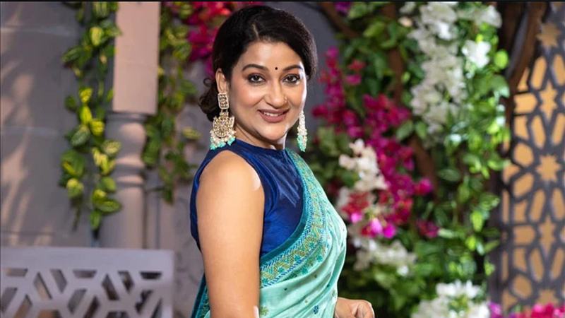 বয়স ও জীবনের পরিবর্তন পর্দার চরিত্রে আসা স্বাভাবিক— এমনটাই ভাবেন দীপা খন্দকার