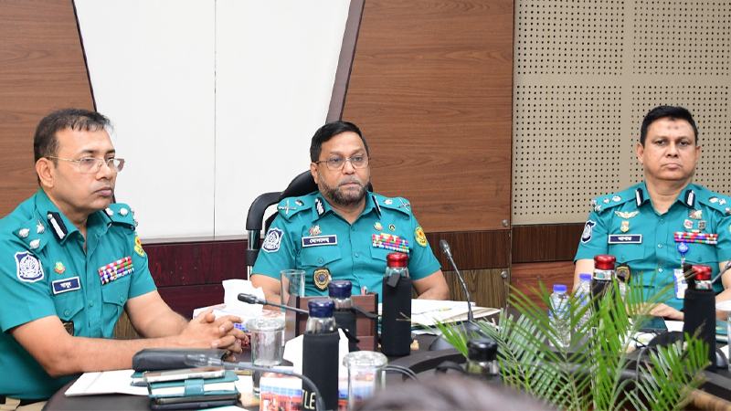নিশ্ছিদ্র নিরাপত্তা ব্যবস্থার মধ্য দিয়ে দুর্গাপূজা অনুষ্ঠিত হবে: ডিএমপি কমিশনার