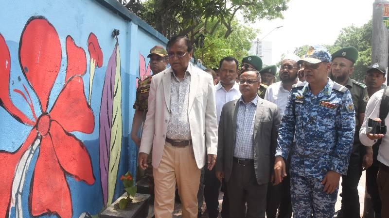 ডিএসসিসির উদ্যোগে ঢামেকের সামনে নান্দনিক ফুটপাত