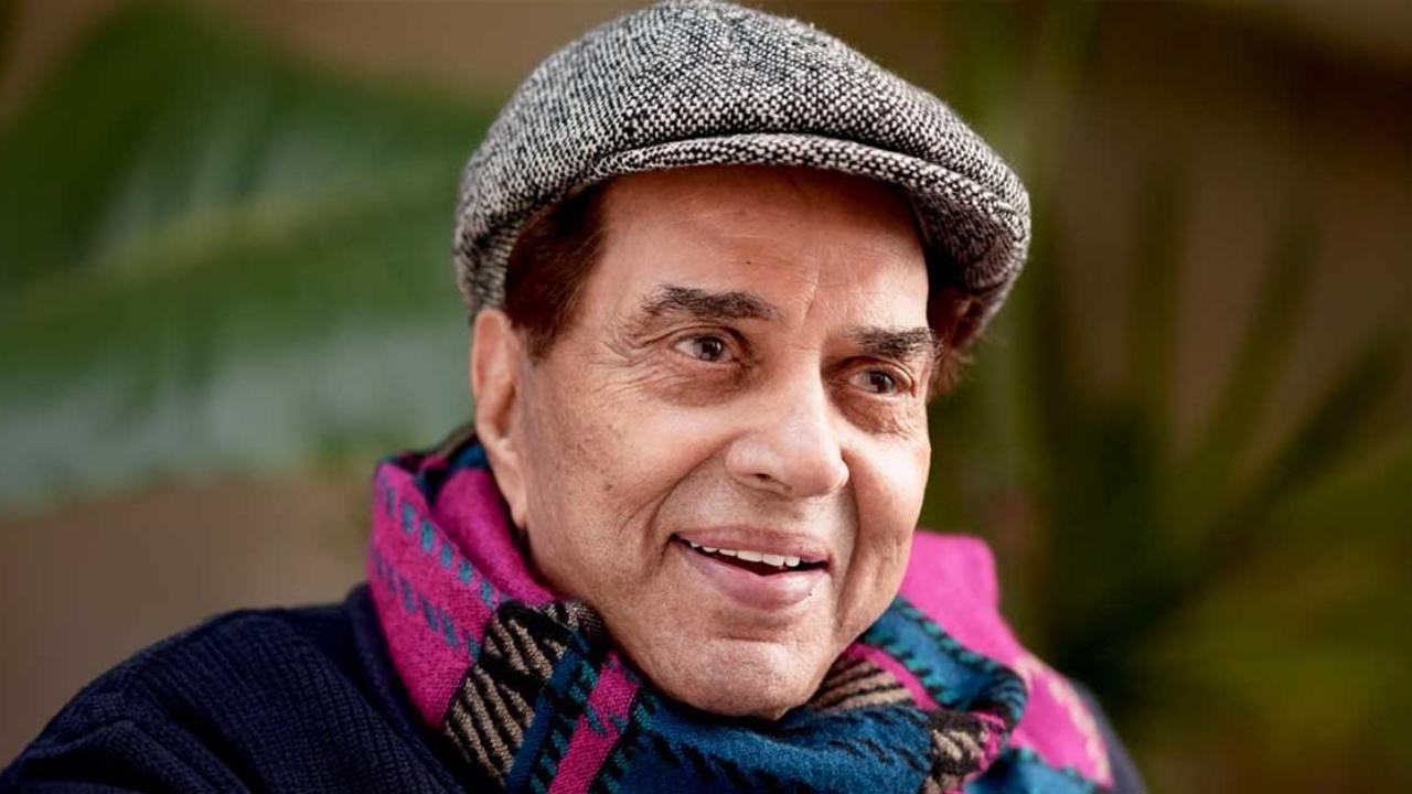 নিবিড় পর্যবেক্ষণে অভিনেতা ধর্মেন্দ্র