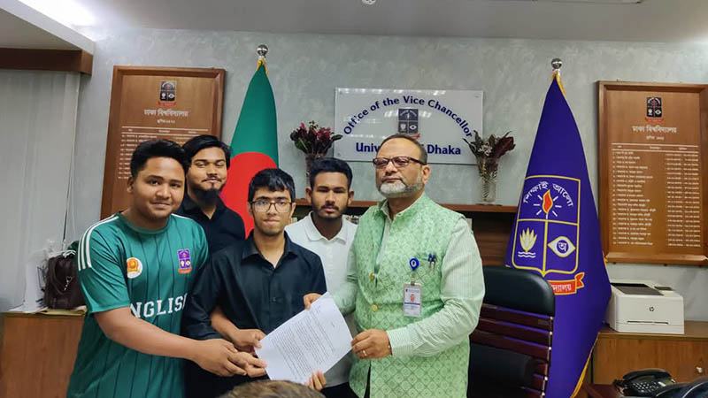 ‘ঢাকা কেন্দ্রীয় বিশ্ববিদ্যালয়’ নামকরণে আপত্তি, উপাচার্য বরাবর স্মারকলিপি প্রদান