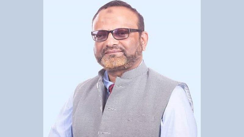 পোশাক সংক্রান্ত বিষয়ে অপ্রীতিকর ঘটনায় সংশ্লিষ্ট ছাত্রীকে দেখতে গেলেন ঢাবি উপাচার্য