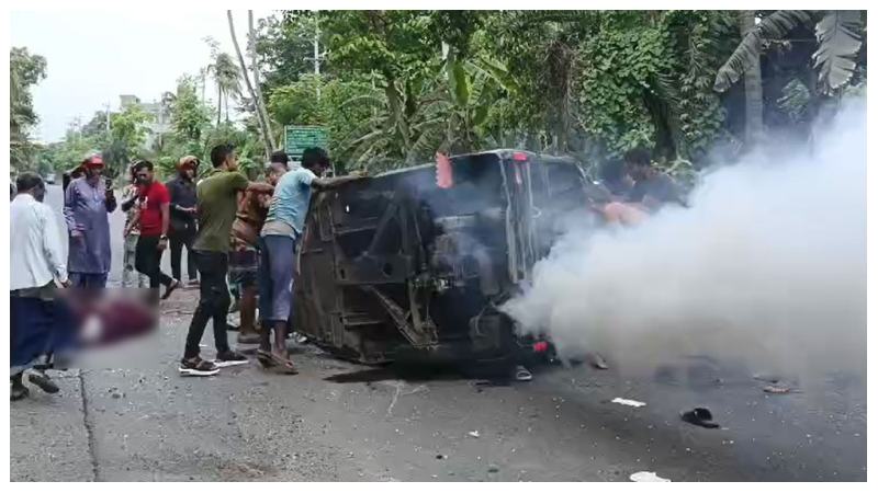 খুলনায় থ্রি-হুইলারে ট্রাকের ধাক্কা, নিহত ৩