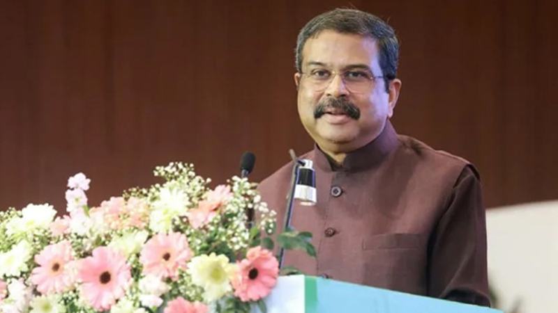 ককরোচ পার্টির বিক্ষোভের মুখে অবশেষে ভারতের শিক্ষামন্ত্রীর পদত্যাগ