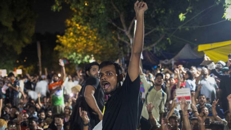 ককরোচ জনতা পার্টির বিক্ষোভে উত্তাল দিল্লি, আলোচনায় বসতে নতুন দাবি