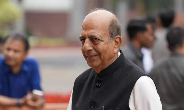 দেশে এলেন ভারতের নতুন হাইকমিশনার দিনেশ ত্রিবেদী