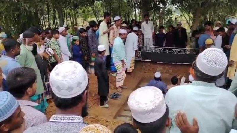 ট্রেনে কাটা পড়ে নিহত ৫ জনের দাফন সম্পন্ন