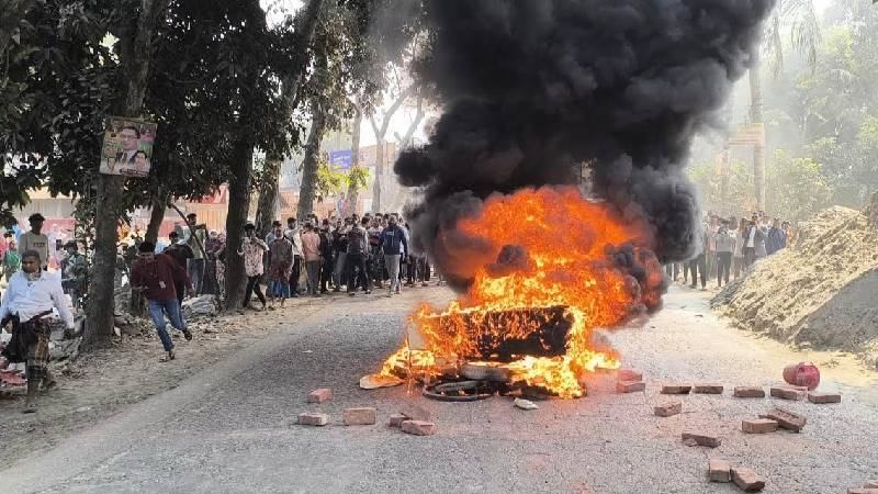 মাদারীপুরে কাভার্ডভ্যানের চাপায় নিহত ৩