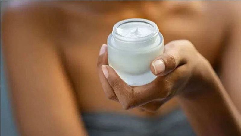 রাতে শুষ্ক ত্বকের যত্ন নিন
