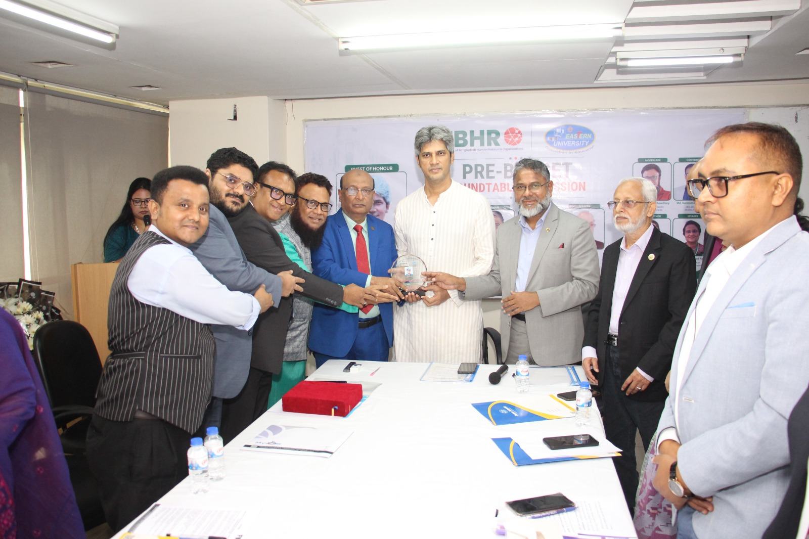 ইস্টার্ন ইউনিভার্সিটি ও এফবিএইচআরও-এর যৌথ উদ্যোগে বাজেট পূর্ববর্তী আলোচনা সভা অনুষ্ঠিত