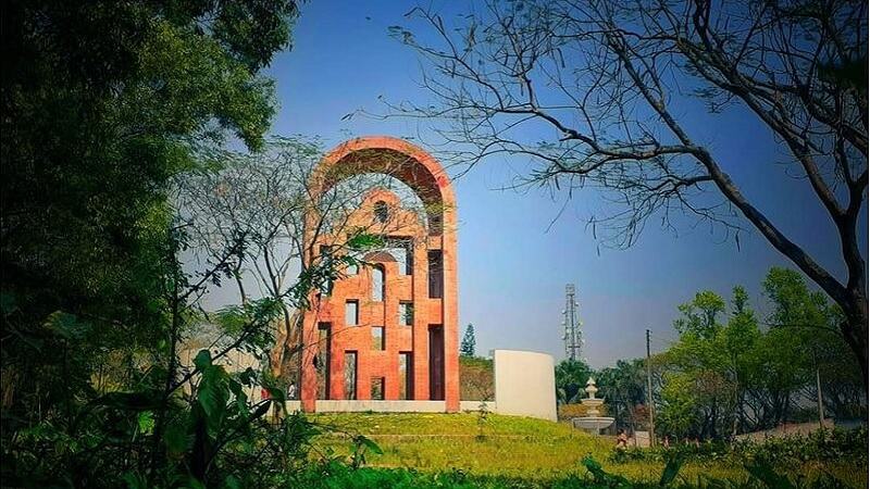 ইবির শহীদ স্মৃতিসৌধ যেন ইতিহাসের এক নীরব সাক্ষী