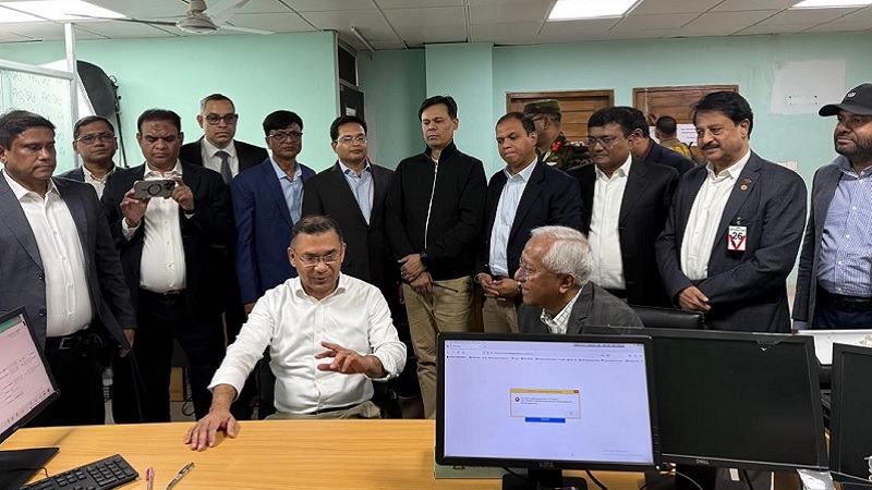 ইসিতে এনআইডির কার্যক্রম সম্পন্ন করলেন তারেক রহমান