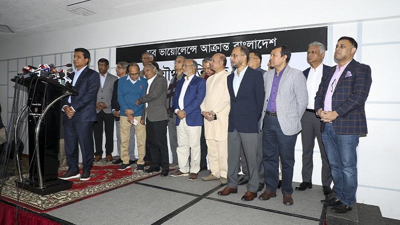 হামলার আগে সরকারের কাছে সুরক্ষা চেয়েও পাননি মাহফুজ আনাম: এ কে আজাদ