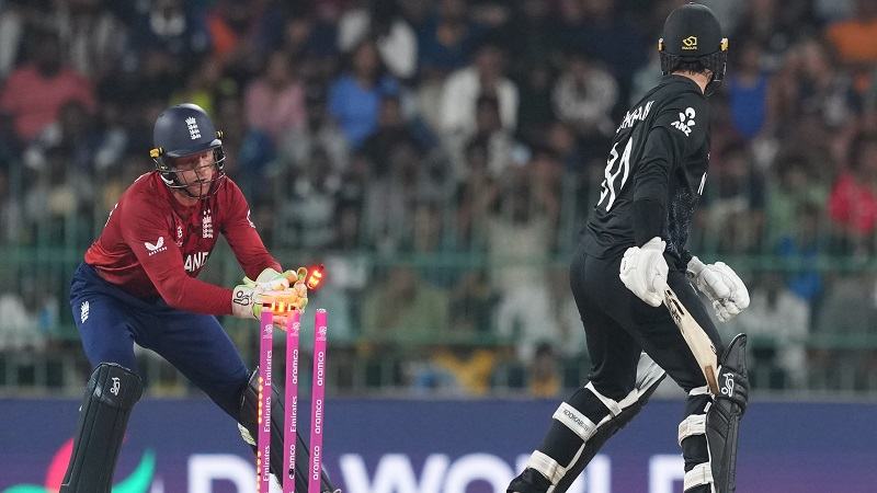 নিউজিল্যান্ডকে ৪ উইকেটে হারাল ইংল্যান্ড, আশা বেঁচে থাকল পাকিস্তানের