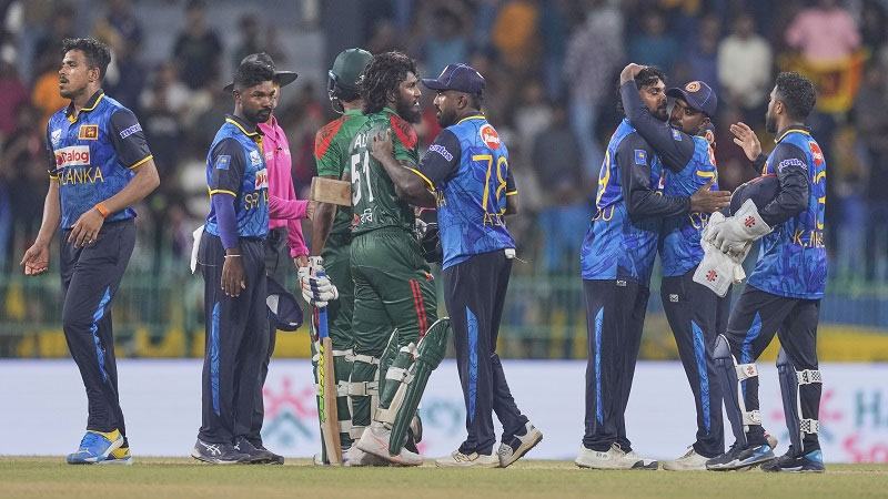 অবিশ্বাস্য ব্যাটিং বিপর্যয়ে হারল বাংলাদেশ